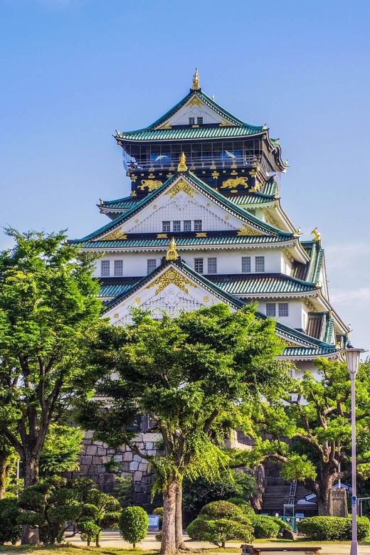 1-Day walking tour in Osaka：Castle, temples and Ukiyoe - Kuromon Market: lunch is yours to choose