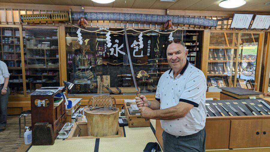 E-Bike Nara Highlights - Todaiji, Knives, Deer, Shrine - Deer feeding comes with a little local guidance