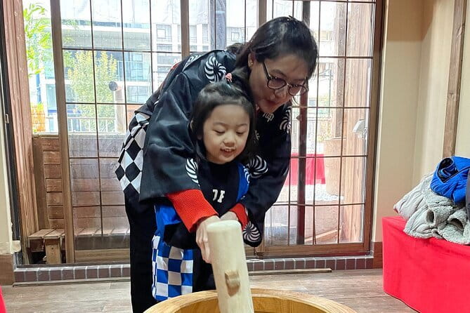 【Family Friendly】Traditional Mochi Pounding Experience - What the toppings add to the tasting