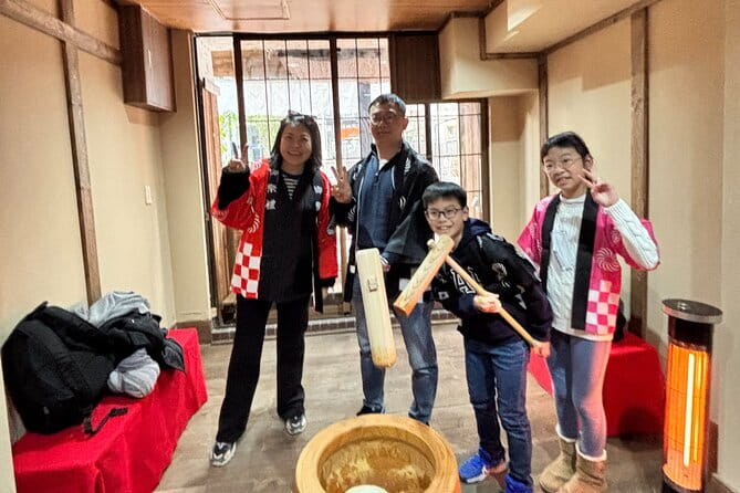 【Family Friendly】Traditional Mochi Pounding Experience - Why this works well for families