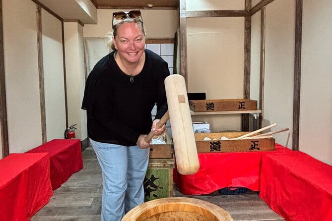 【For adult】Traditional Mochi Pounding Experience with Tasting - Practical details before you book