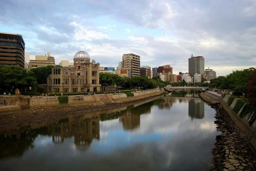 From Osaka: Hiroshima and Miyajima Day Trip by Bullet Train - Hiroshima Peace Memorial Park and the 1945 bombing