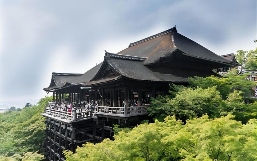 From Osaka: Private Customizable Day Tour to Kyoto - Yasaka Shrine: a pause for prayer and good fortune