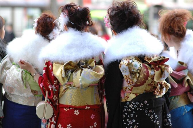 Guided Photography Tour in Osaka: Capturing Memories - A photo walk through Osaka’s neon and side streets