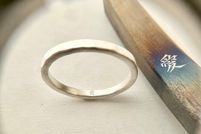 Hammer a Pattern on Your Ring Workshop - Hammering a pattern into the metal