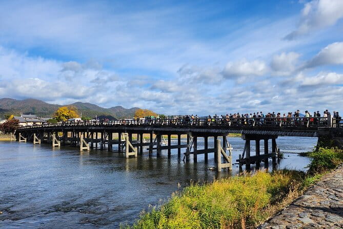 Himeji Castle, Arima Onsen & Mt. Rokko: 1-Day Bus Tour from Osaka - Meeting point and practical planning