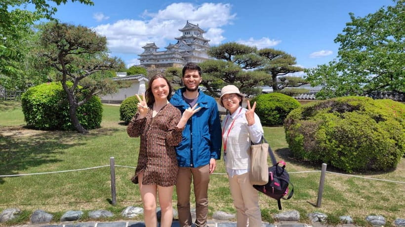 Himeji: Himeji Castle & Kokoen Garden 3.5-Hour Guided Tour - A white-plastered castle with a remarkable past