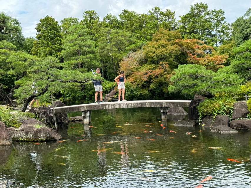 Himeji: Himeji Castle & Kokoen Garden 3.5-Hour Guided Tour - Two hours inside Himeji Castle
