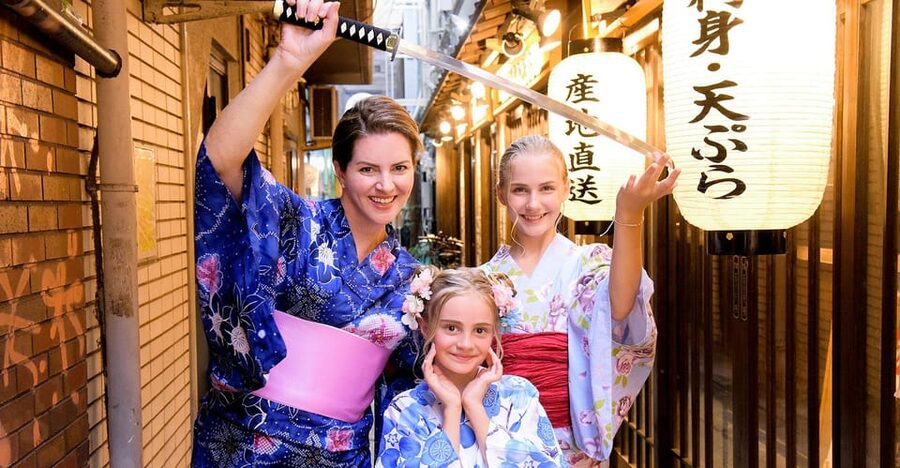 Kimono photoshoot-Includes 100 photo data - Inside, with cherry blossoms in every season