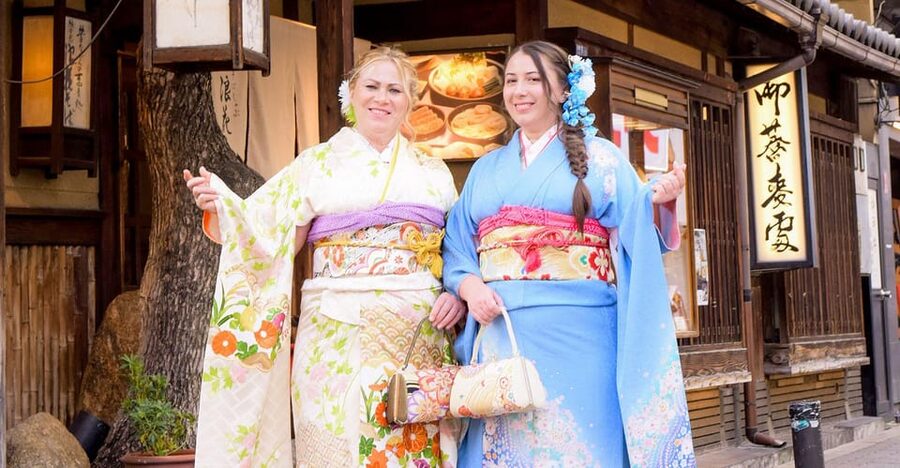 Kimono photoshoot-Includes 100 photo data - Should you book it?