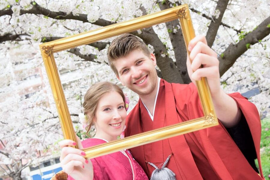 Kimono photoshoot-Includes 100 photo data - Getting dressed for the camera