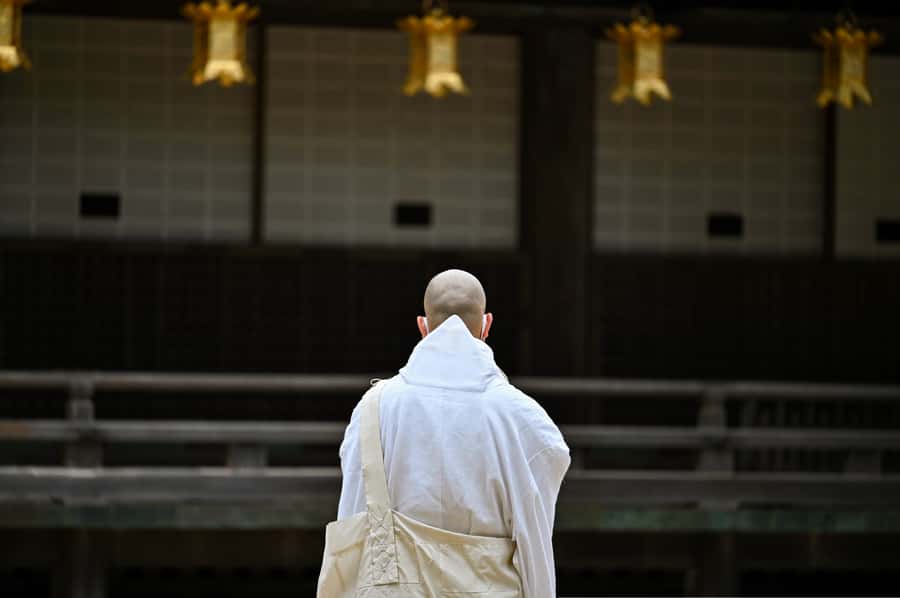 Koyasan: A Mysterious Meditation Journey - Choosing between Kongobu-ji and Okuno-in