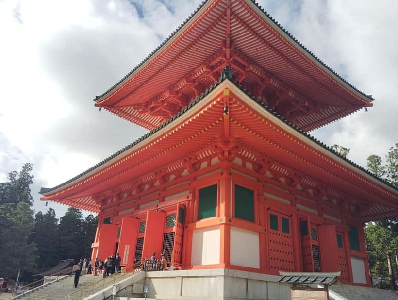 Koyasan: Half-Day Guided Tour of Okuno-in & Key Temples - Why Koyasan makes sense with a guide