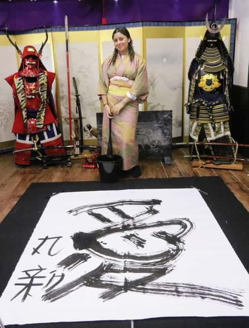 Learning Shodo with a kimono and Trying Samurai Calligraphy - Getting dressed before the first brushstroke