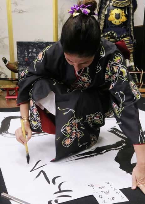 Learning Shodo with a kimono and Trying Samurai Calligraphy - Who should book this calligraphy experience?