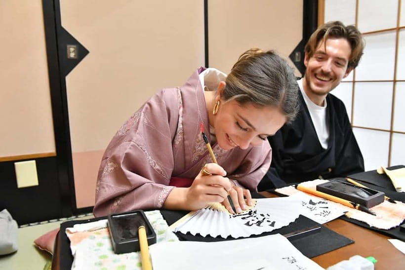 Learning Shodo with a kimono and Trying Samurai Calligraphy - What the oversized-brush samurai session adds