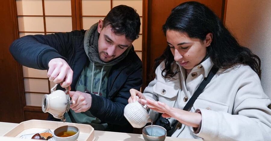 Nara:5 Type of Tea Tasting & Mindful Tea Ceremony - Step into a renovated Nara house