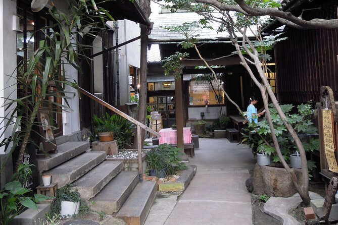 Nostalgic Osaka walk, totally different from Dotonbori - A tatami workshop and the feel of the craft