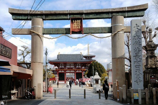 Osaka Castle & Temple Walking Tour with Multilingual Audio Guide - Buddhist statues at Isshinji Temple