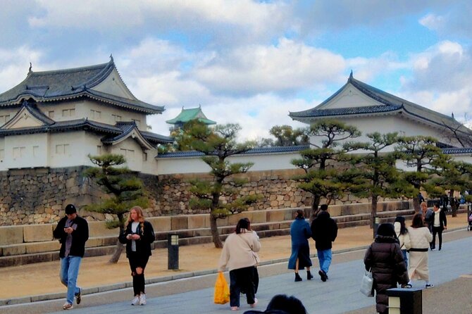 Osaka Castle & Temple Walking Tour with Multilingual Audio Guide - Inside Shitennoji’s Central Complex