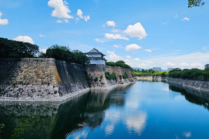 Osaka Castle Walking Tour and Castle Tower Admission - A castle visit built around its defenses