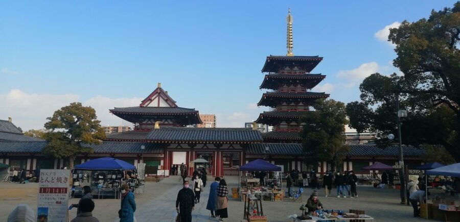 Osaka: Five Must-See Highlights Walking Tour & Ramen Lunch - What the walking and subway mix means for you