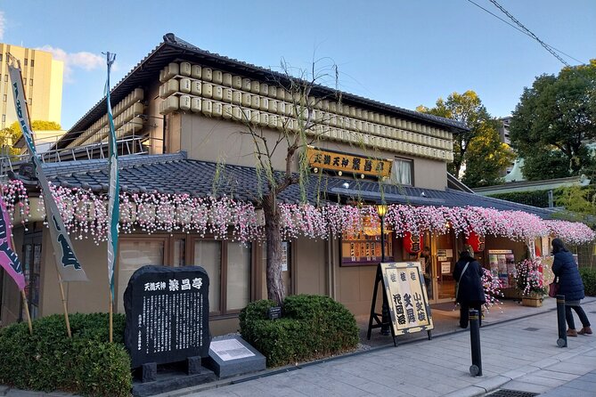 Osaka Food Tour with 10 Classic Japanese Tastings & Drinks - What the three-hour route feels like