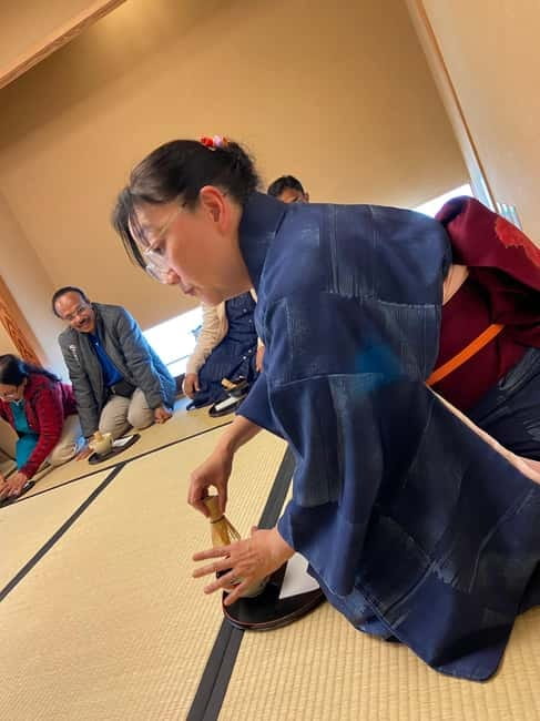 Osaka; Japanese Tea ceremony experience, Macha and Sencha - First, watch the tea master prepare matcha