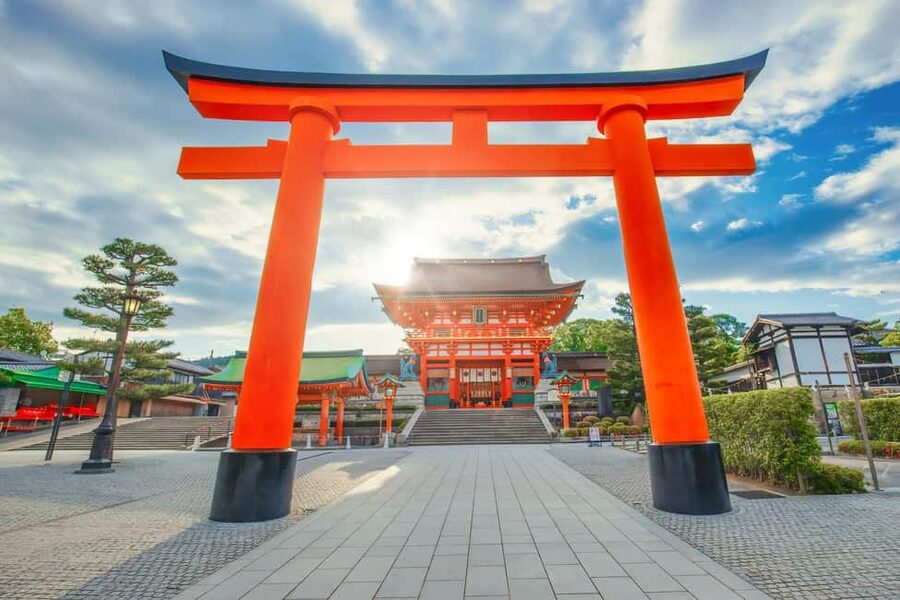 Osaka/Kyoto: Arashiyama, Nara Park, Fushimi Shrine Tour - Arashiyama: bamboo paths and Togetsukyo Bridge