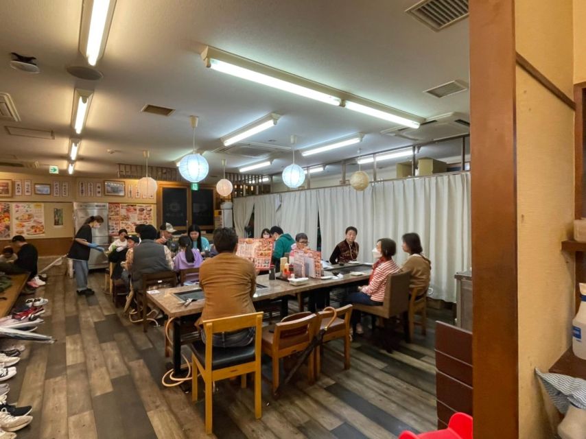 Osaka: Local Foodie Tour in Dotonbori and Shinsekai - What the guide adds to the walk