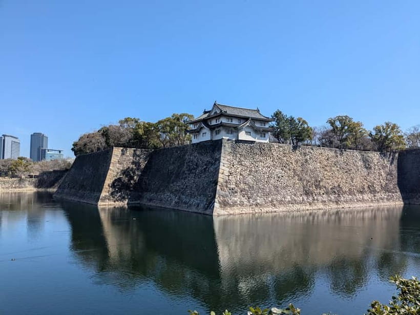 Osaka: Osaka Castle Guided Tour with Local Guide - Two hours to give the castle a story