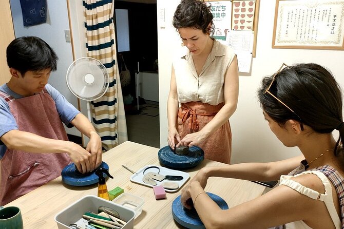 Osaka: Private Japanese Traditional Ceramics Experience - Choose a sake set, sushi set or tea bowl