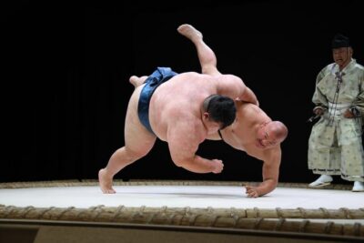 Sumo Stage Show with Bento or Snack + Fight & Photo