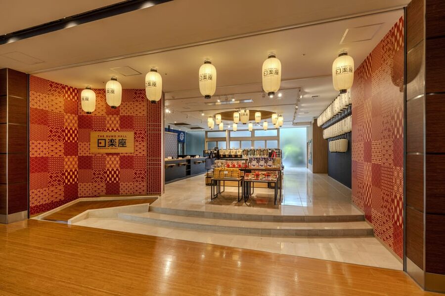 Osaka: Sumo Stage Show with Bento or Snack + Fight & Photo - The workshop is a different experience