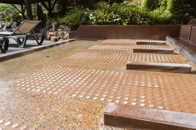 Osaka: Tennen Onsen Naniwa-no-Yu, the famous hot spring spa - Entry price, towels, and small costs