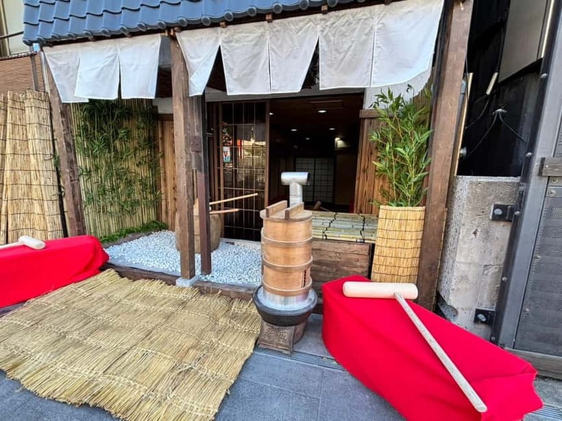Osaka: Traditional Mochi Pounding Experience with Tasting - Choosing the Adult or Family Session