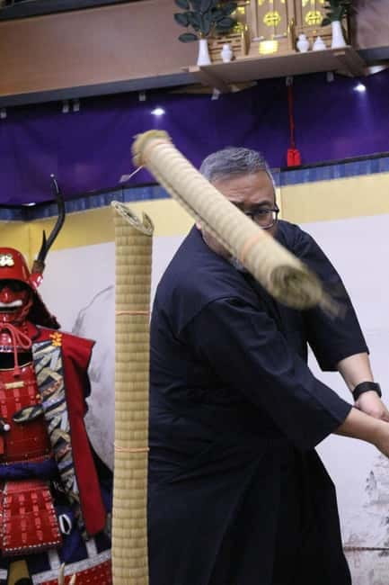 Samurai Armor & Sword experience with phot near Osaka Castle - The real sword cutting exercise