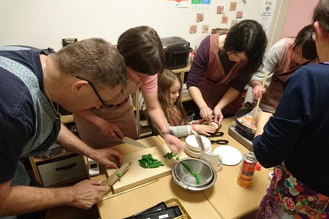 Well-balanced BENTO (lunch box) Cooking Class - Making rice balls that hold their shape
